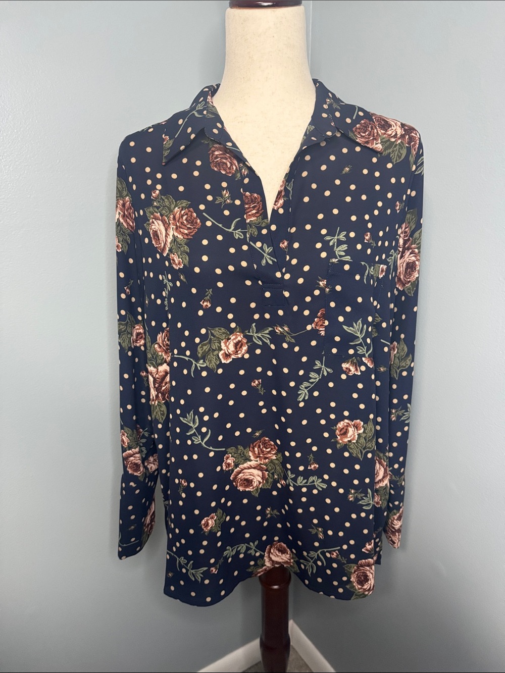 Pleione Women’s Navy Floral Polka Dot V-Neck Blouse Top Sz M